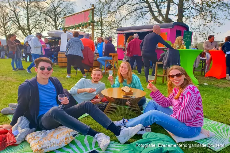 Koninklijk genieten: Foodtruckfestival HOPPAAA! strijkt neer in de voortuin van  Landgoed Paleis Soestdijk!