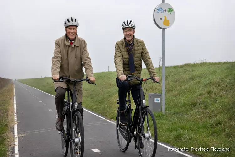 Eerste fietshelmborden van Nederland staan in Flevoland